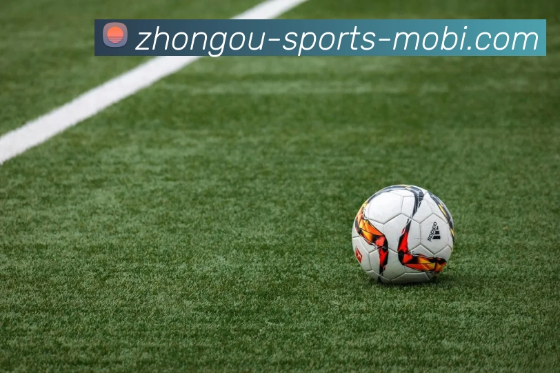 2025年锋线最佳阵容评选揭晓姆巴佩拉菲亚马尔领衔前场明星